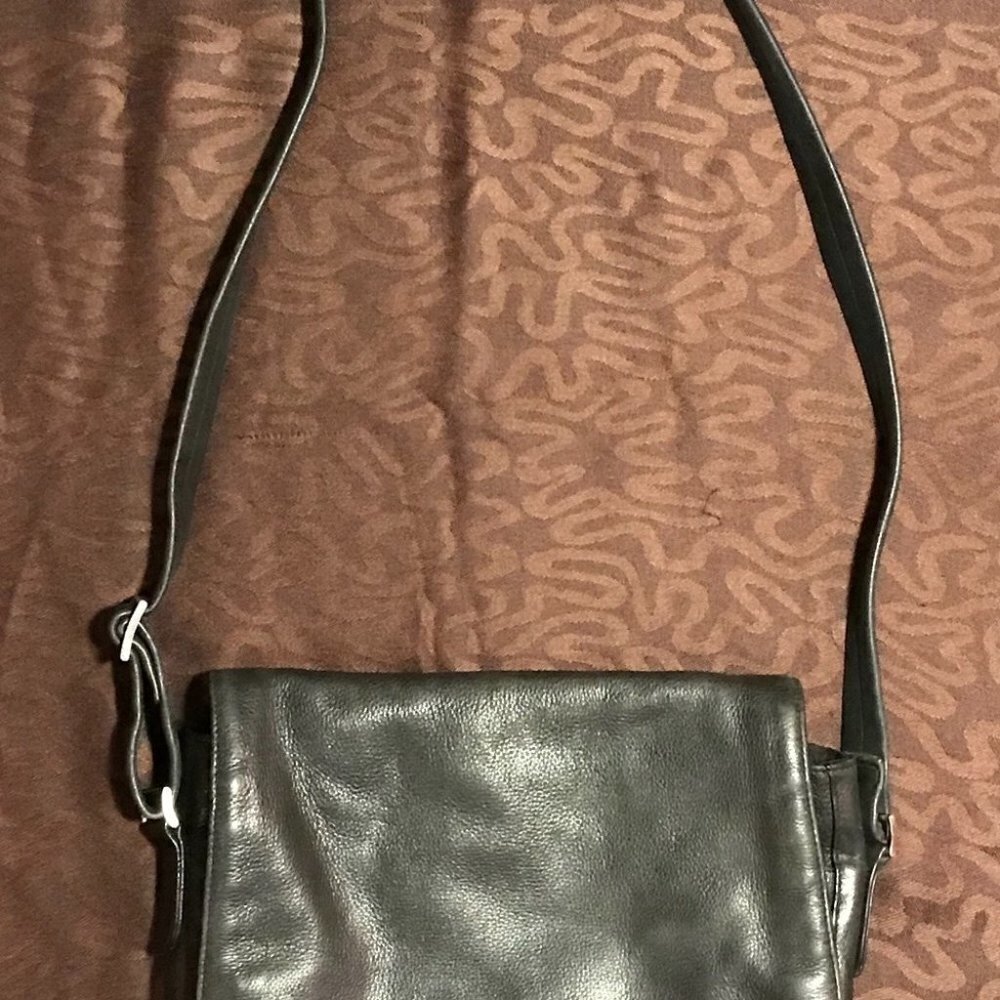 TIGNANELLO  Medium Sized Messenger Smooth Leather Bag Black